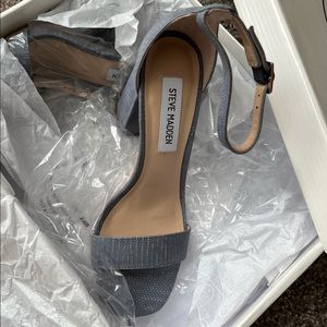 Brand New Steve Madden Dillion Blue Lizard in size 6.